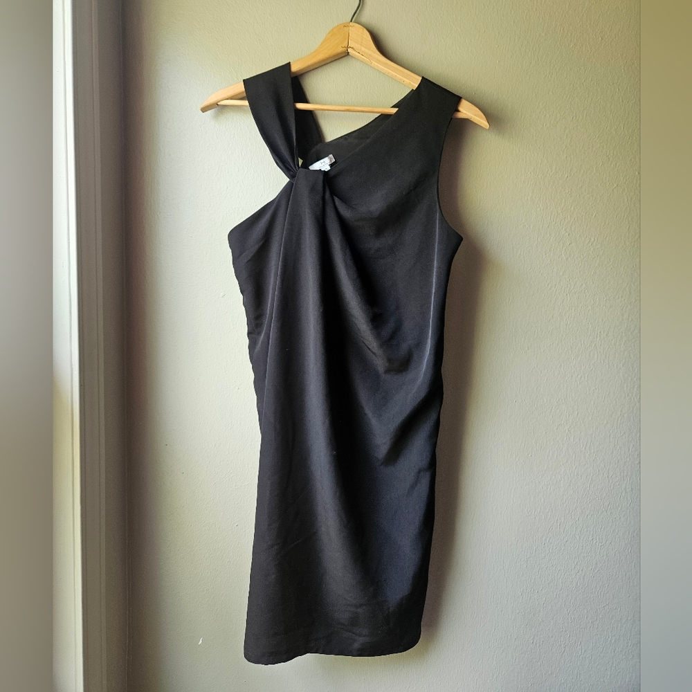 Halston Black Sleevless Shift Dress Large
